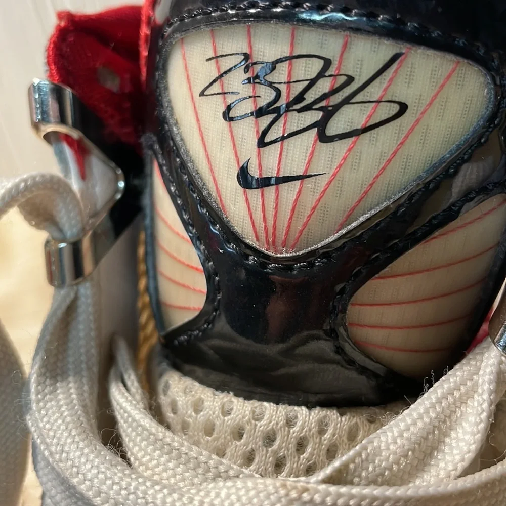 2009 Nike Air Max LeBron James VII Sneakers - White/Black/Varsity Red
